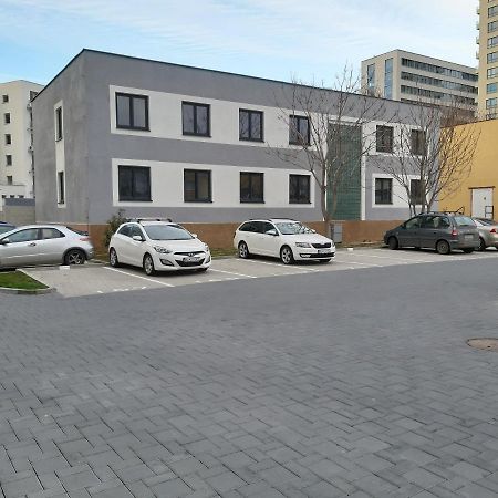 شقة Living Bratislava & Bus Station & Mlynske Nivy المظهر الخارجي الصورة
